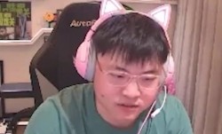 看看LCK😀Uzi谈解说比赛：能学习技术 有很多新理解和玩法！