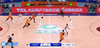 😎见缝插针！布莱德索击地妙传王哲林快下打成2+1